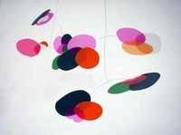 Coloridos móviles para la habitación del bebé