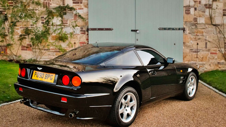 El Aston Martin V8 Vantage V550 de Elton John, a subasta