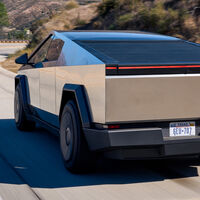 La Tesla Cybertruck presume ser de acero inoxidable, pero las primeras empiezan a oxidarse: le llueve otro problema a la pick-up de Elon Musk 