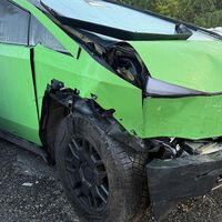 Un ladrón le roba un paquete de la puerta de casa y utiliza su Tesla Cybertruck alquilada para repartir karma instantáneo