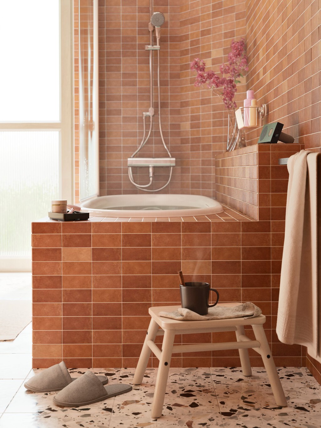 Ikea lanza una nueva estantería de baño sin tornillos ni taladros: es de diseño moderno e ideal para espacios pequeños
