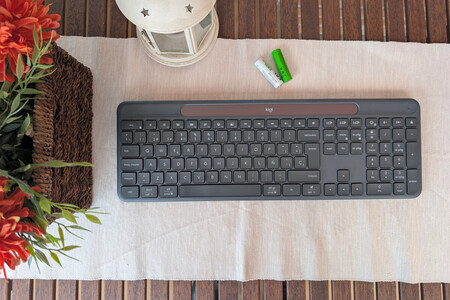 Logitech Signature Slim Solar+ K980 | Imagen: Xataka