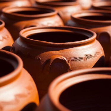 Guía práctica para curar utensilios de barro: evita que las cazuelas amarguen la comida