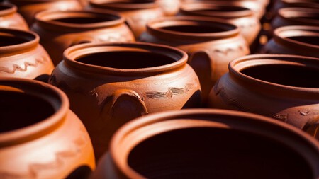 Guía práctica para curar utensilios de barro: evita que las cazuelas amarguen la comida