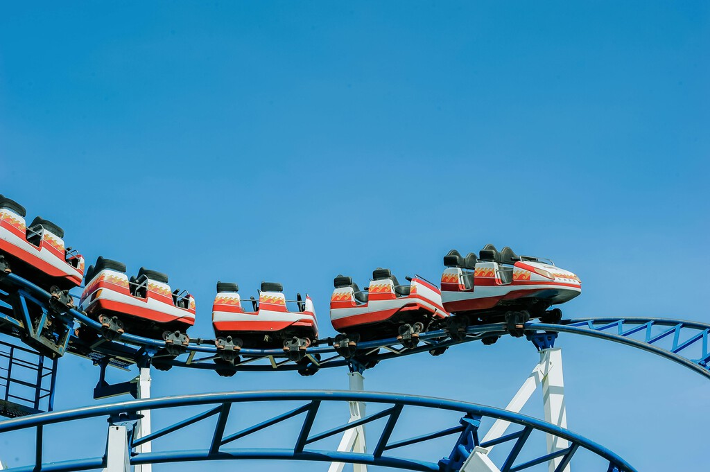 El día que un médico descubrió que una atracción de Disneyland ayudaba a sus pacientes a expulsar cálculos renales . Noticias en tiempo real
