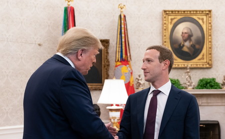 Facebook cambia su estrategia con mensajes de políticos, y finalmente también los etiquetará si violan sus normas