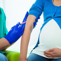 Llaman a las embarazadas a vacunarse contra la Covid al registrarse un aumento de casos y al menos tres muertes en el último mes 