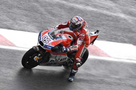 Dovizioso lidera el viernes con mano de hierro, y todas las Ducati contra Márquez