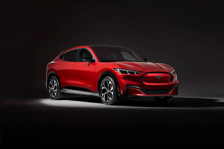 Primer contacto con el Ford Mustang Mach E: un SUV eléctrico de 351 CV que promete ir tan bien como el Mustang de siempre