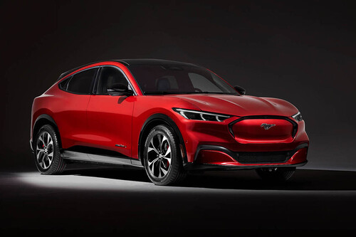 Primer contacto con el Ford Mustang Mach E: un SUV eléctrico de 351 CV que promete ir tan bien como el Mustang de siempre