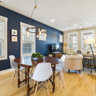 Ikea tiene una nueva cómoda estrecha ideal para poner orden en el salón sin perder el estilo