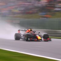 ¡Qué locura! Max Verstappen le quita su primera pole position a George Russell bajo el diluvio en Spa