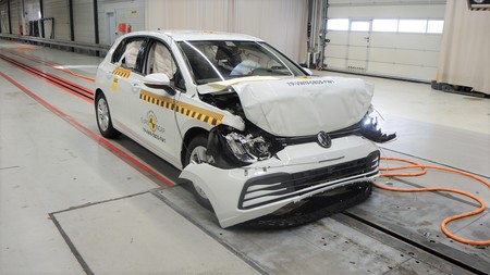 Volkswagen Golf 8 se lleva a casa 5 estrellas en las pruebas de Euro NCAP