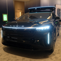Será o fim dos motoristas de app? Na CES 2026, Uber revela novo carro autônomo de luxo feito com a Lucid 