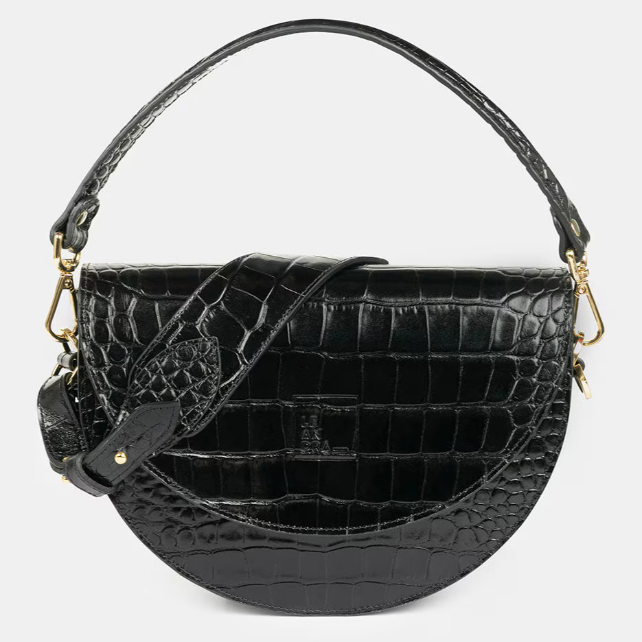 Bandolera de mujer multiposición de piel grabada en coco tipo saddle en color negro Leandra