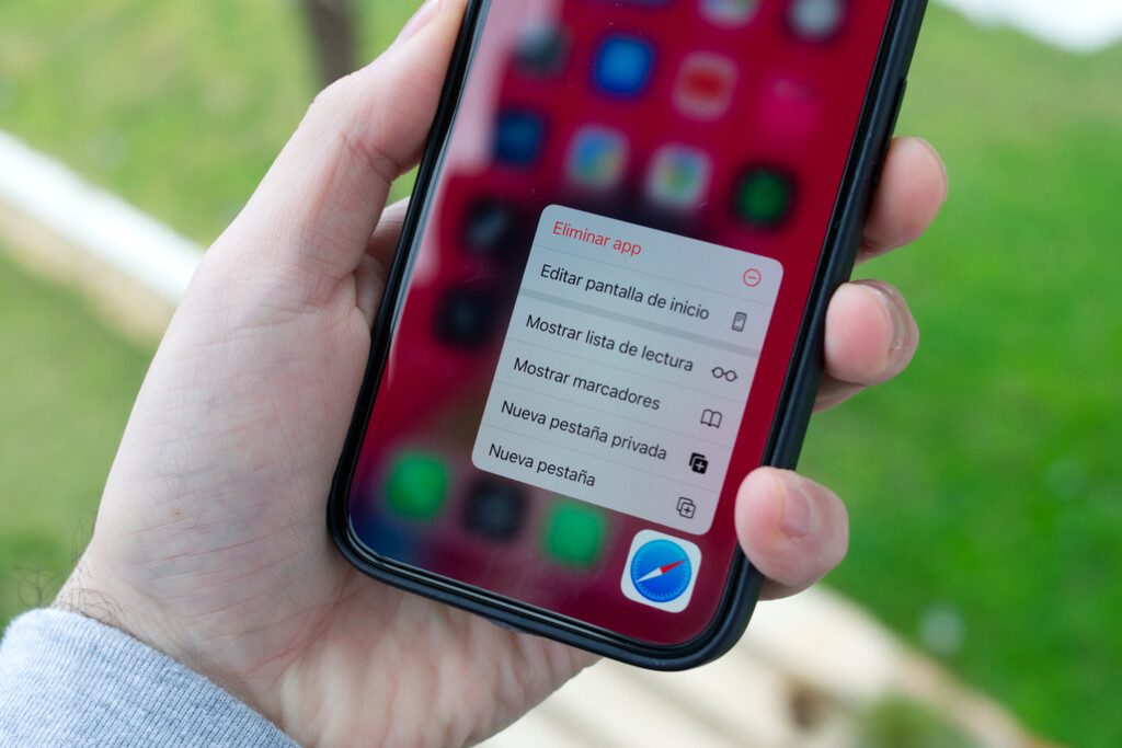 Apple permitirá desinstalar Safari por completo de sus iPhone y, de paso, ayudará en la mudanza de navegador 