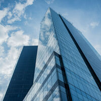 Los rascacielos son un agujero energético. Idea de unos investigadores españoles: convertir sus cristales en "paneles"