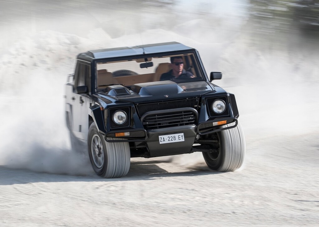 El Lamborghini más raro de la historia tiene gen español: un todoterreno militar con carrocería Irizar  