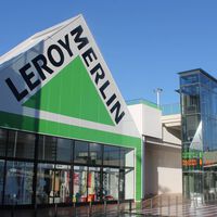 Leroy Merlin tiene la solución a los enchufes desaprovechados detrás de los muebles o el sofá y que carga varios dispositivos