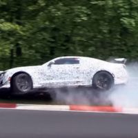 Mal día para ser piloto de pruebas. Estrellar el futuro Chevrolet Camaro Z28 en Nürburgring no mola nada 