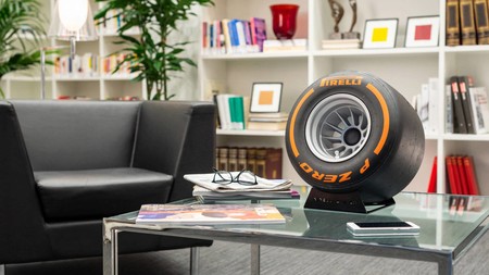 Este altavoz Bluetooth con forma de rueda de Fórmula 1 es lo último de iXOOST y Pirelli Design