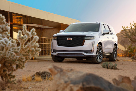 Vuelve la desmesura. El nuevo Cadillac Escalade es más grande que nunca y con pantalla OLED curva de 38 pulgadas en el salpicadero