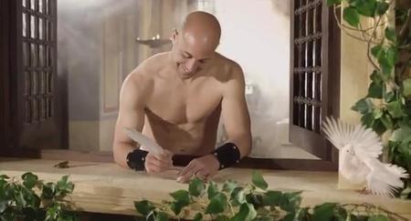 Larga vida al creativo publicitario que ha desnudado a Pepe Reina para nuestro gozo