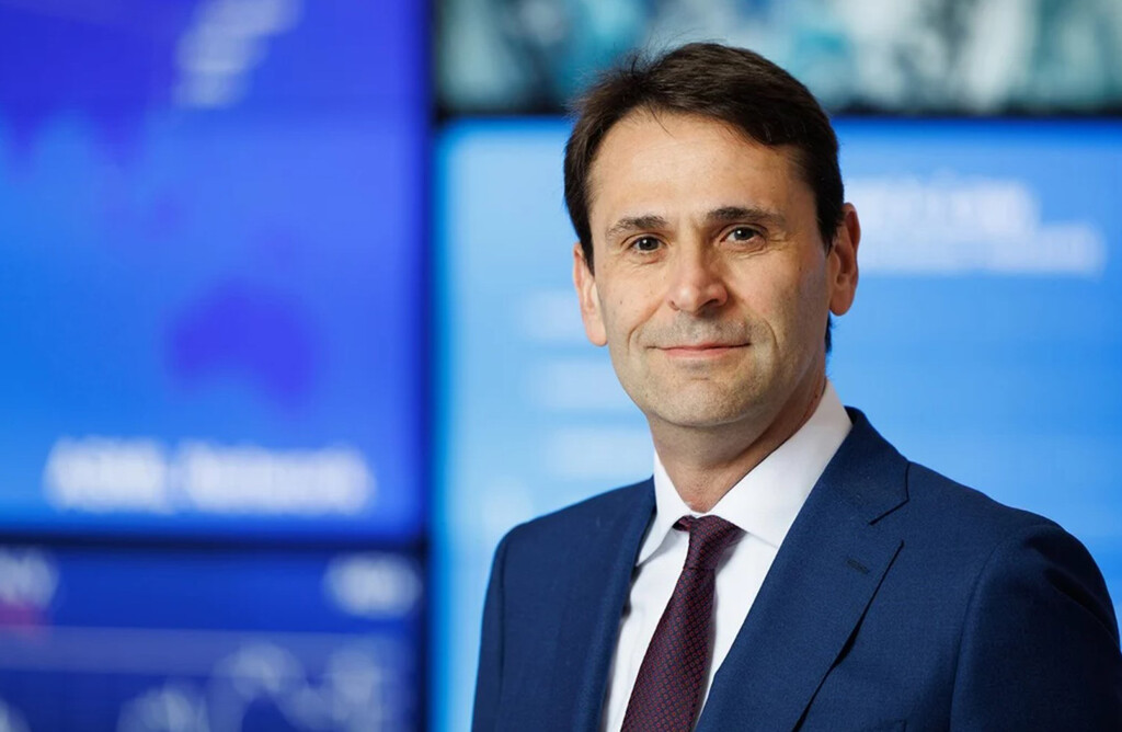 El nuevo director general de ASML se enfrenta a un desafío titánico: apaciguar a EEUU y mantener su negocio en China