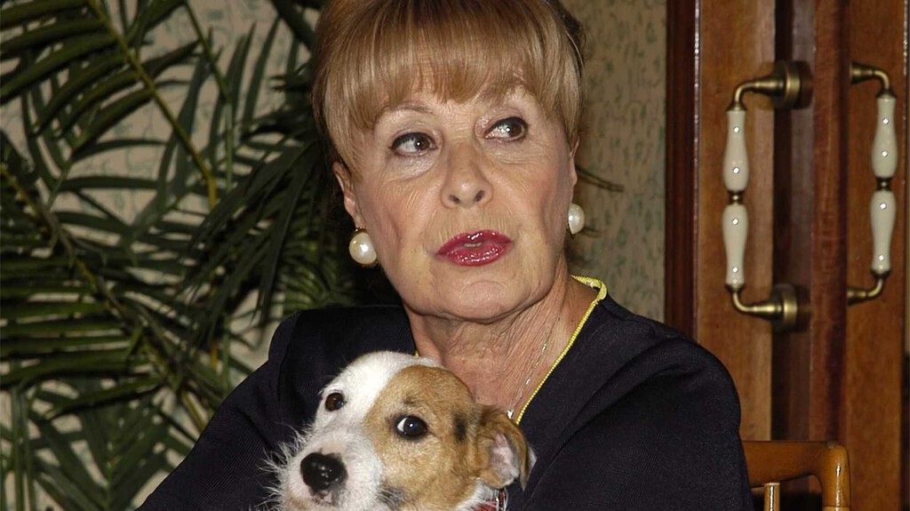 "El teatro y la televisión pierden a una grande". El reparto de 'Aquí no hay quien viva' se despide de Gemma Cuervo