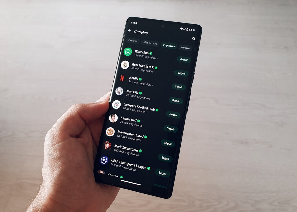 Sin darme cuenta, WhatsApp se ha convertido en mi red social favorita: muerte a los feeds algorítmicos 
