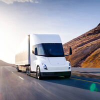 Han pasado cinco años y el Tesla Semi parece que está un poco más cerca, pero no aporta nada revolucionario