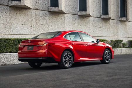 Toyota Camry Hev