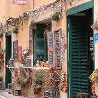 La zozobra del pequeño comercio, naufragando entre las franquicias y Amazon 