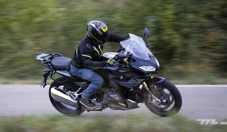 ¿Qué es el 'efecto pantalla' y por qué es tan peligroso para las motos?