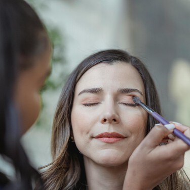 Las pieles maduras deben adaptar su rutina de maquillaje y apostar por fórmulas ligeras