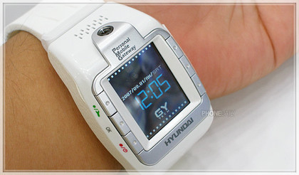 Hyundai W-100, otro teléfono en un reloj