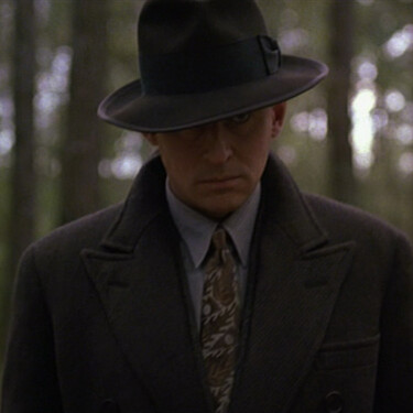 Muerte Entre Las Flores 1990 Gabriel Byrne