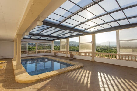 Tendencias outdoor en el top 10 de las mejores cubiertas de piscinas y pérgolas de exterior de 2021 de Abrisud