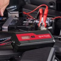 LIDL tiene la solución para resucitar la batería de tu coche: cuesta lo mismo que un menú de McDonald’s y es tan simple que lo puede utilizar cualquiera 