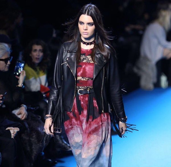 Elie Saab nos presenta su lado bohemio más rockero en su desfile Otoño-Invierno 2016/2017 ¡Amor puro!