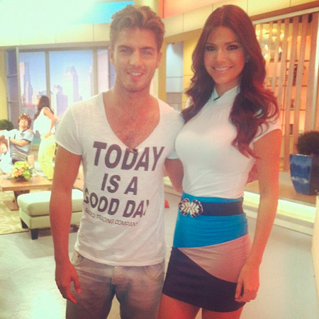 Maxi Iglesias se nos pone bailongo