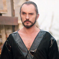 Siempre recordarás a Terence Stamp como el eterno villano de Superman. Lo que quizás no sepas es que en Smallville tuvo otro papel, uno no tan distinto