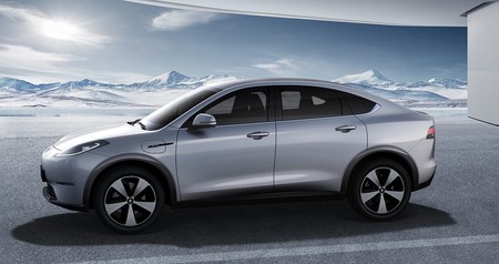 Un nuevo fabricante chino está a punto de debutar con este SUV eléctrico con el Tesla Model 3 en su punto de mira
