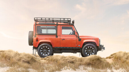 Land Rover Defender Classic V8 Works 2025 0