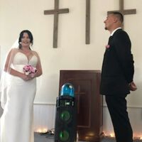 "Era lo más barato". ChatGPT hace historia y se convierte en la primera IA que oficia una boda 