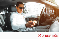 Cuál es la multa por usar el móvil en el coche mientras estoy en un semáforo en rojo