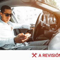 Cuál es la multa por usar el móvil en el coche mientras estoy en un semáforo en rojo