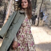 Esta gabardina de Lloyd's es la compra más práctica para la primavera y está rebajadísima en El Corte Inglés (por tiempo limitado)