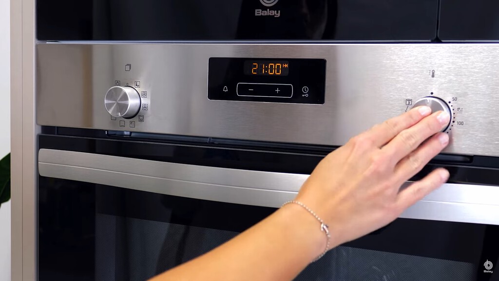 Que tu horno se limpie él solo con agua y jabón parece magia, pero así es la aqualisis que montan algunos modelos 