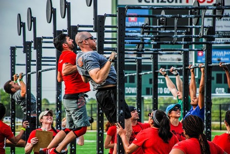 Qué es el entrenamiento EMOM de CrossFit, y cinco WOD's que siguen este tipo de trabajo